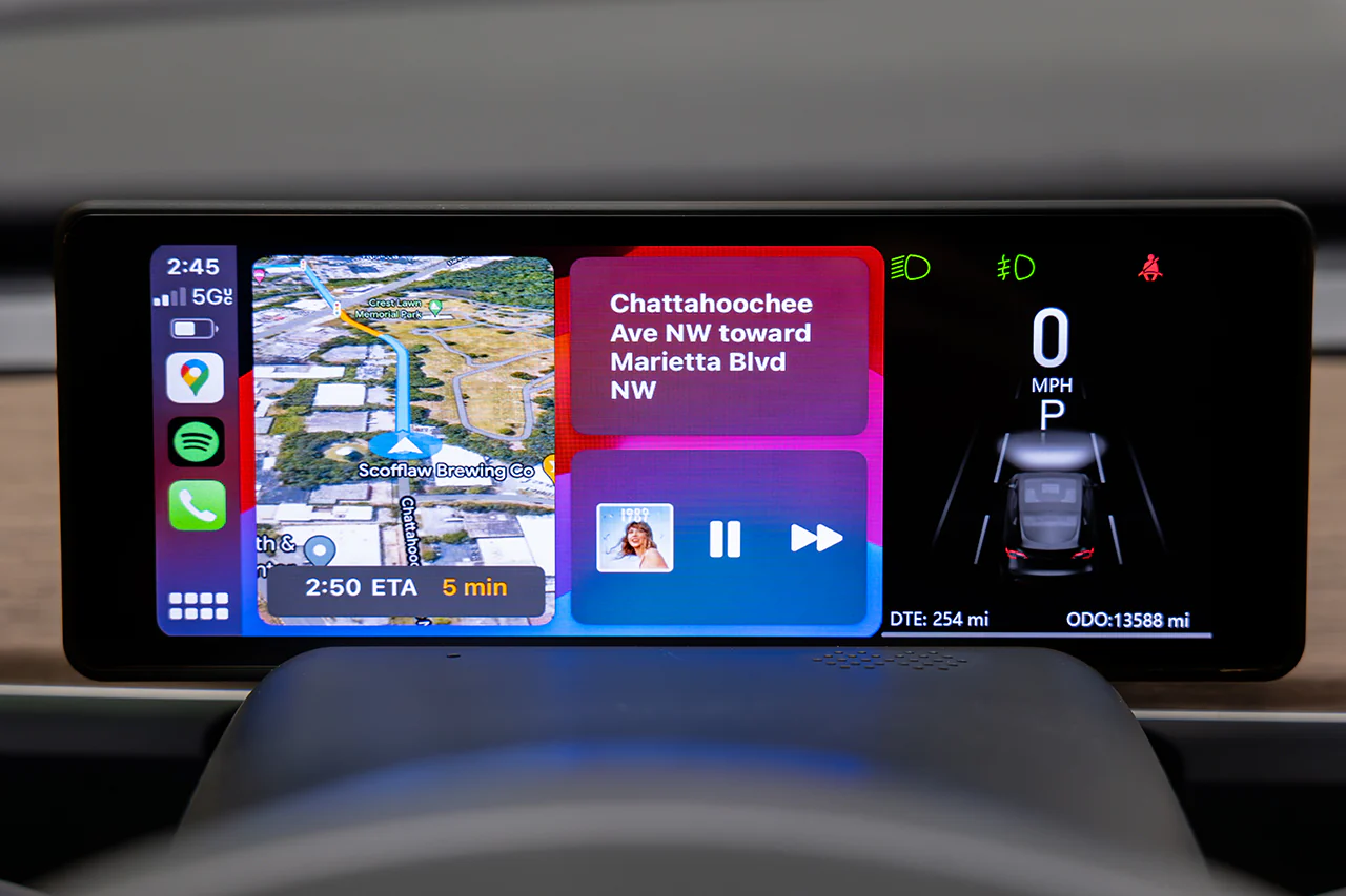 What Is the Difference Between CarPlay and Android Auto?